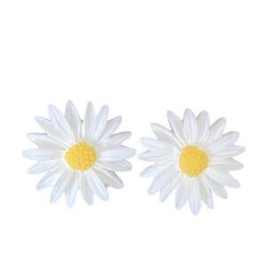 White Daisy Floral Clay Stud Earrings